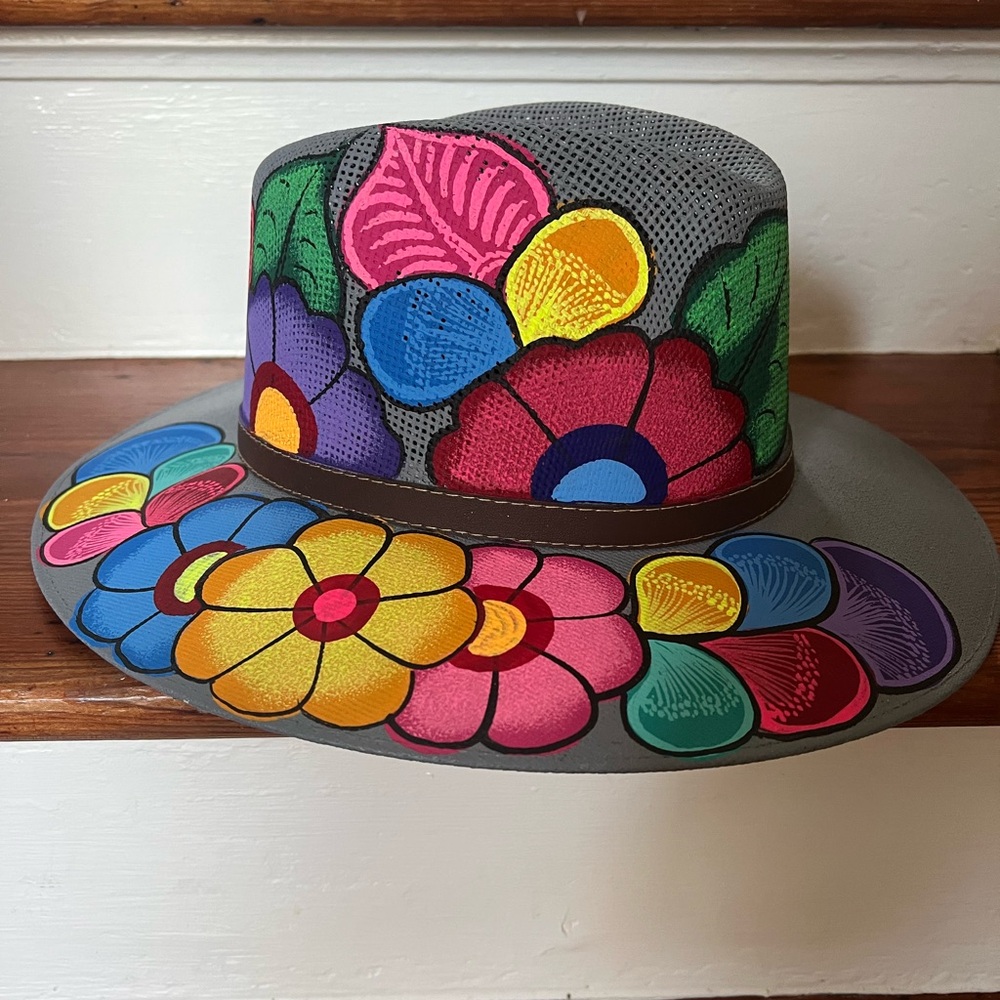Adorable one of a kind, hand painted straw hat 👒